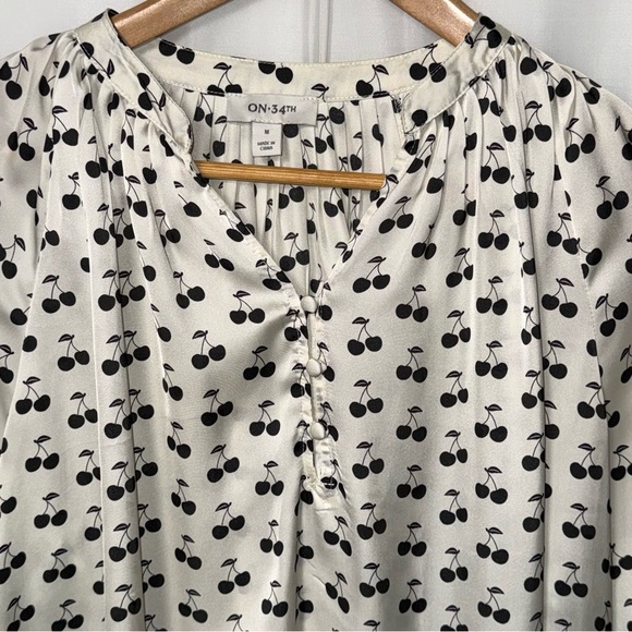 ON 34th women's long-sleeve blouse fblack cherry print on white MEDIUM NWOT - Picture 4 of 11